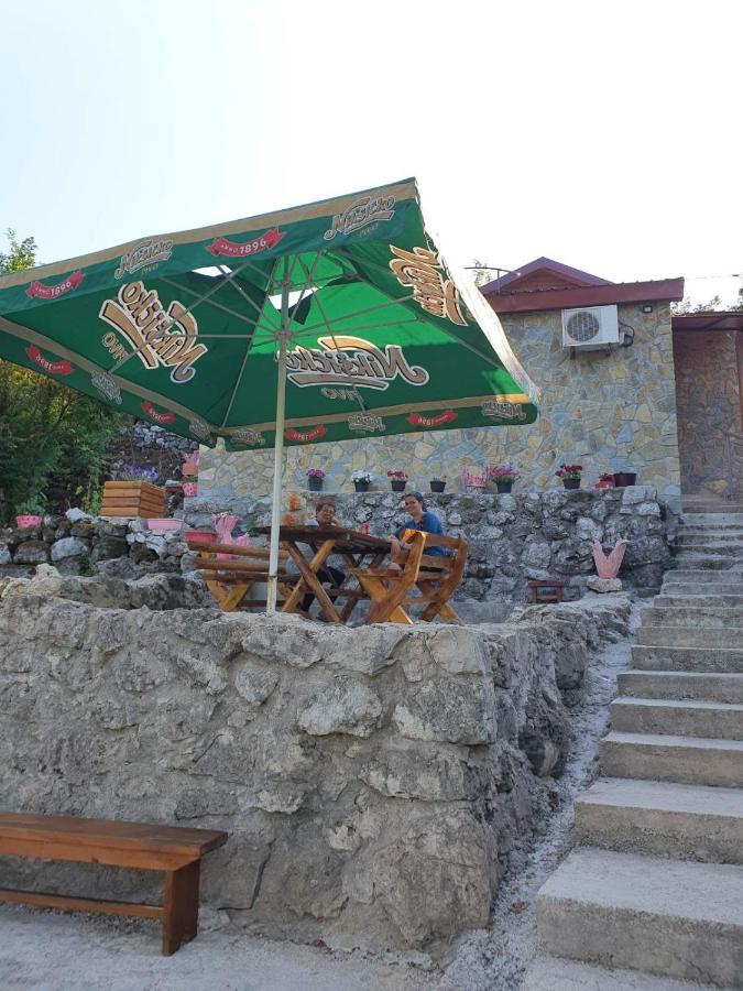 Mali Raj Apartmani Cetinje Exterior foto
