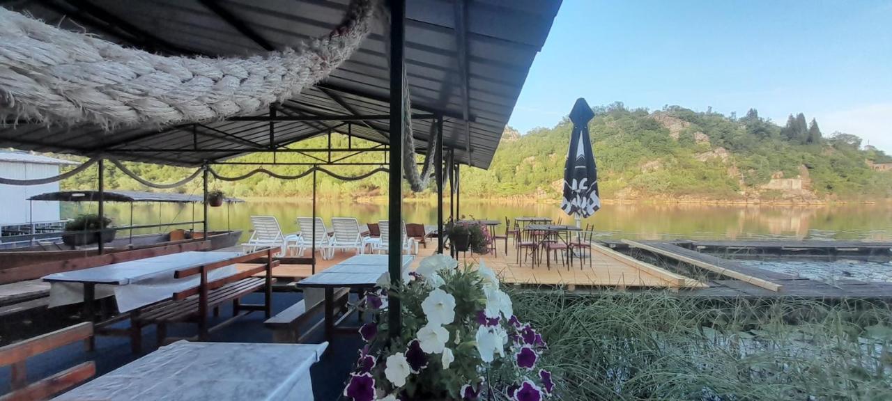 Mali Raj Apartmani Cetinje Exterior foto